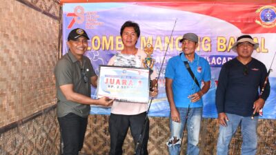 Foto : Meriahkan HUT RI Ke-78, Danlanal Cilacap Gelar Lomba Mancing Ikan