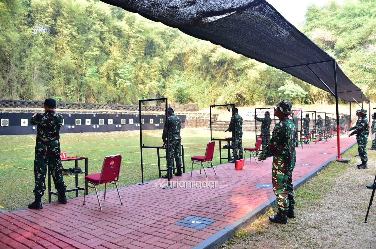 Foto : Dankodiklatal Hadiri Lomba Menembak PISTOL Eksekutif Pati Piala Panglima TNI Cup 2023