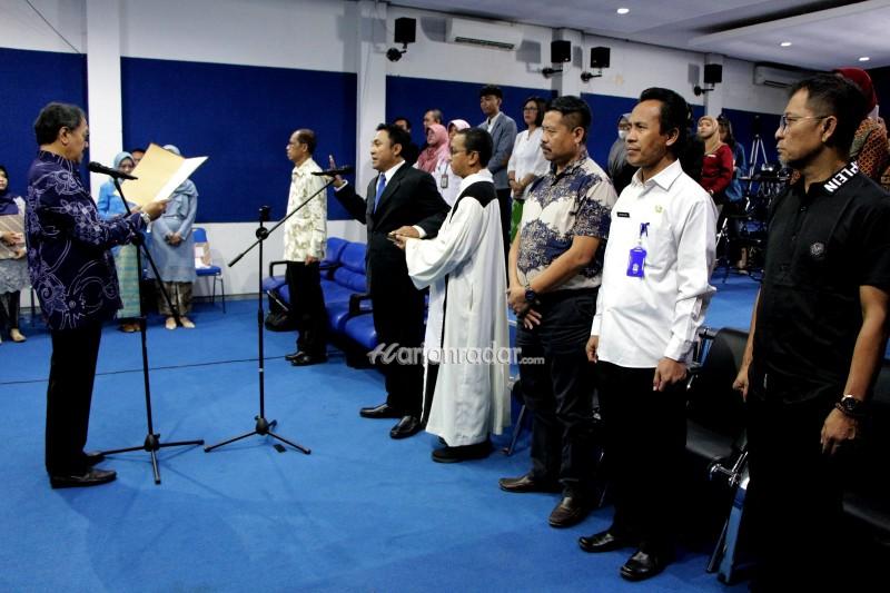 Foto: Pelantikan Ketua Stikosa-AWS 2023-2027