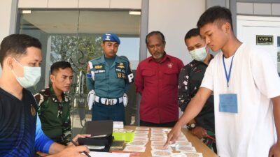 Foto : Seleksi Pemuda dan Pemudi Terbaik Untuk Menjadi Prajurit TNI AL, Sub Panda Lanal Banyuwangi Gelar Test Kesehatan