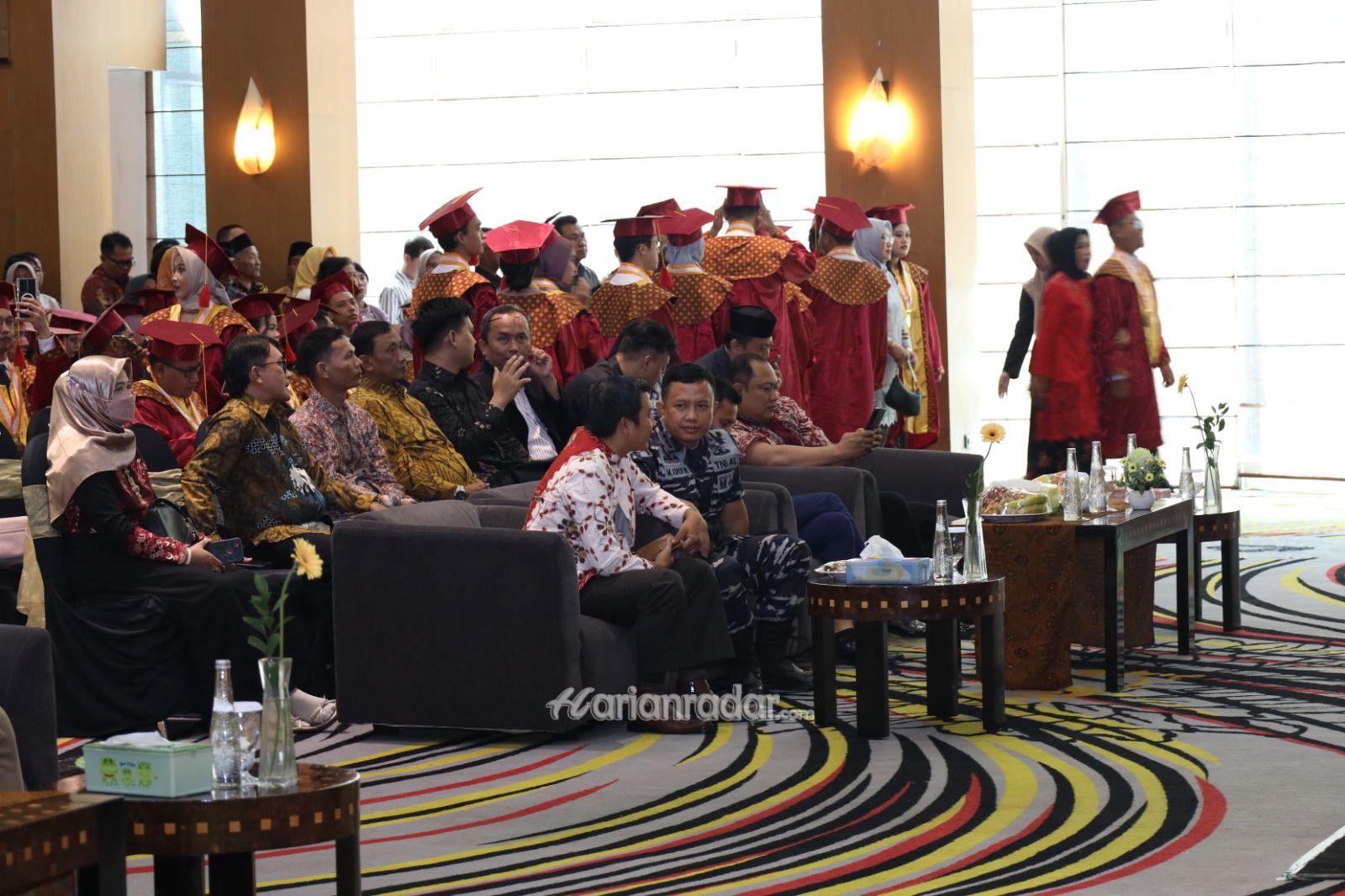 Foto : Aspotmar Danlantamal V: Selamat Kepada Wisudawan dan Terimakasihlah Pada Orangtuamu