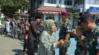 Foto : Danlanal Semarang Hantar Prajurit dan PNS yang akan Ibadah Umroh