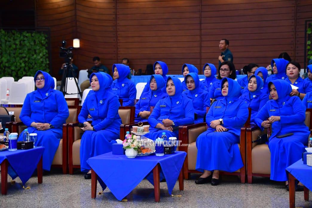 Foto : Jelang HUT Ke-77 Jalasenastri, Pembina Dan Ketua Gabungan Jalasenastri Kodiklatal Ikuti Tatap Muka Kasal Dengan Anggota Jalasenastri