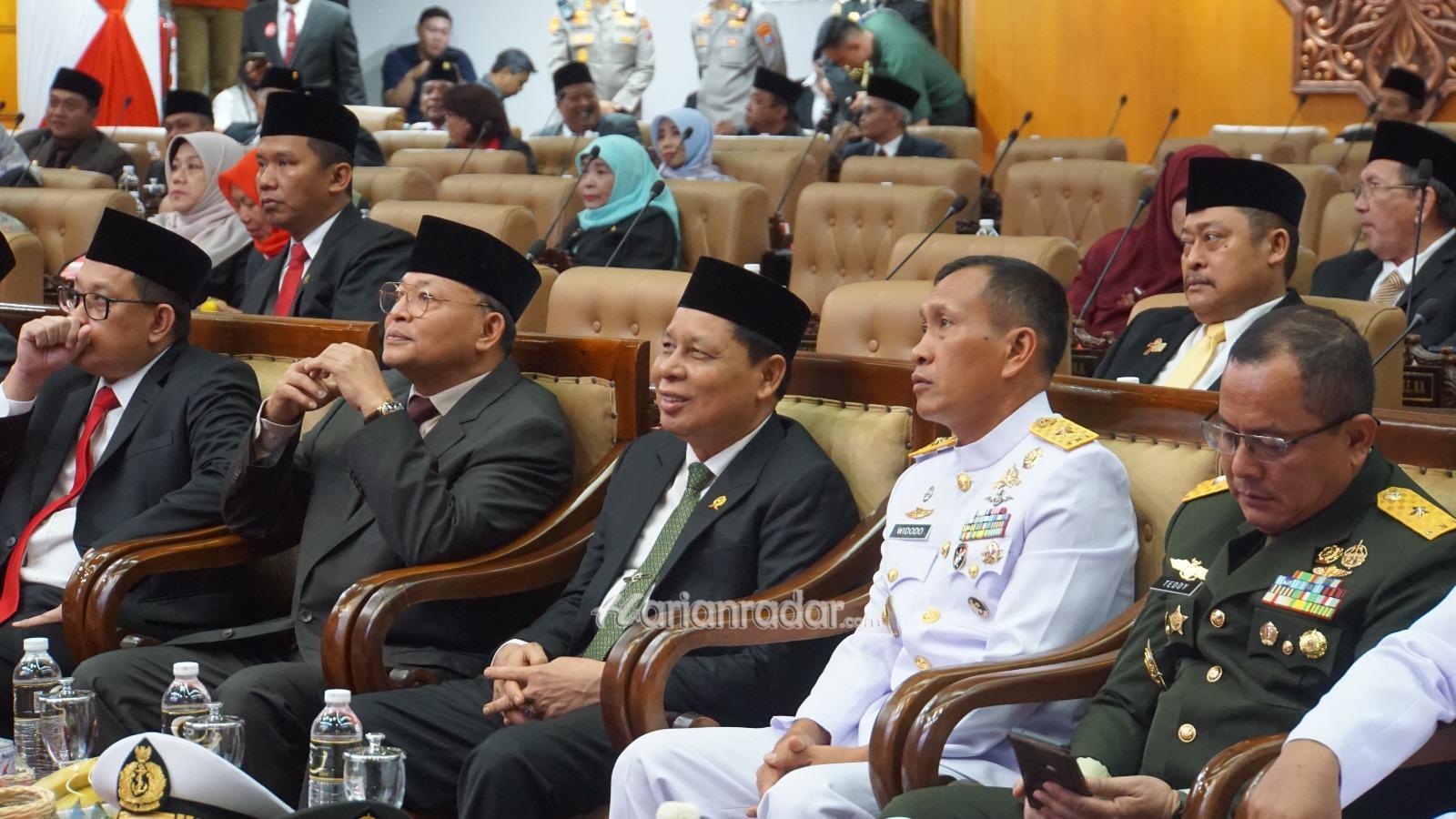 Foto : Dirlat Kodiklatal Ikuti Rapat Paripurna DPRD Provinsi Jatim