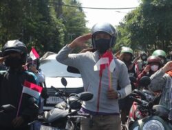 Detik-detik Pengibaran Bendera Merah Putih, Pengguna Jalan Diminta Berhenti dan Hormat
