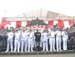 Kru Kapal Perang USS Howard (DDG-83) Turut Hadiri Upacara Peringatan HUT Kemerdekaan RI Ke-78 Di Denpasar