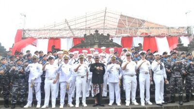 Foto : Kru Kapal Perang USS Howard (DDG-83) Turut Hadiri Upacara Peringatan HUT Kemerdekaan RI Ke-78 Di Denpasar