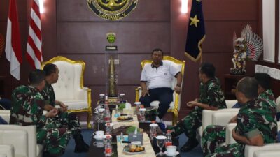 Foto : Danlantamal V Laksmana Pertama TNI Eko Wahjono Terima Kunjungan Kadiskual