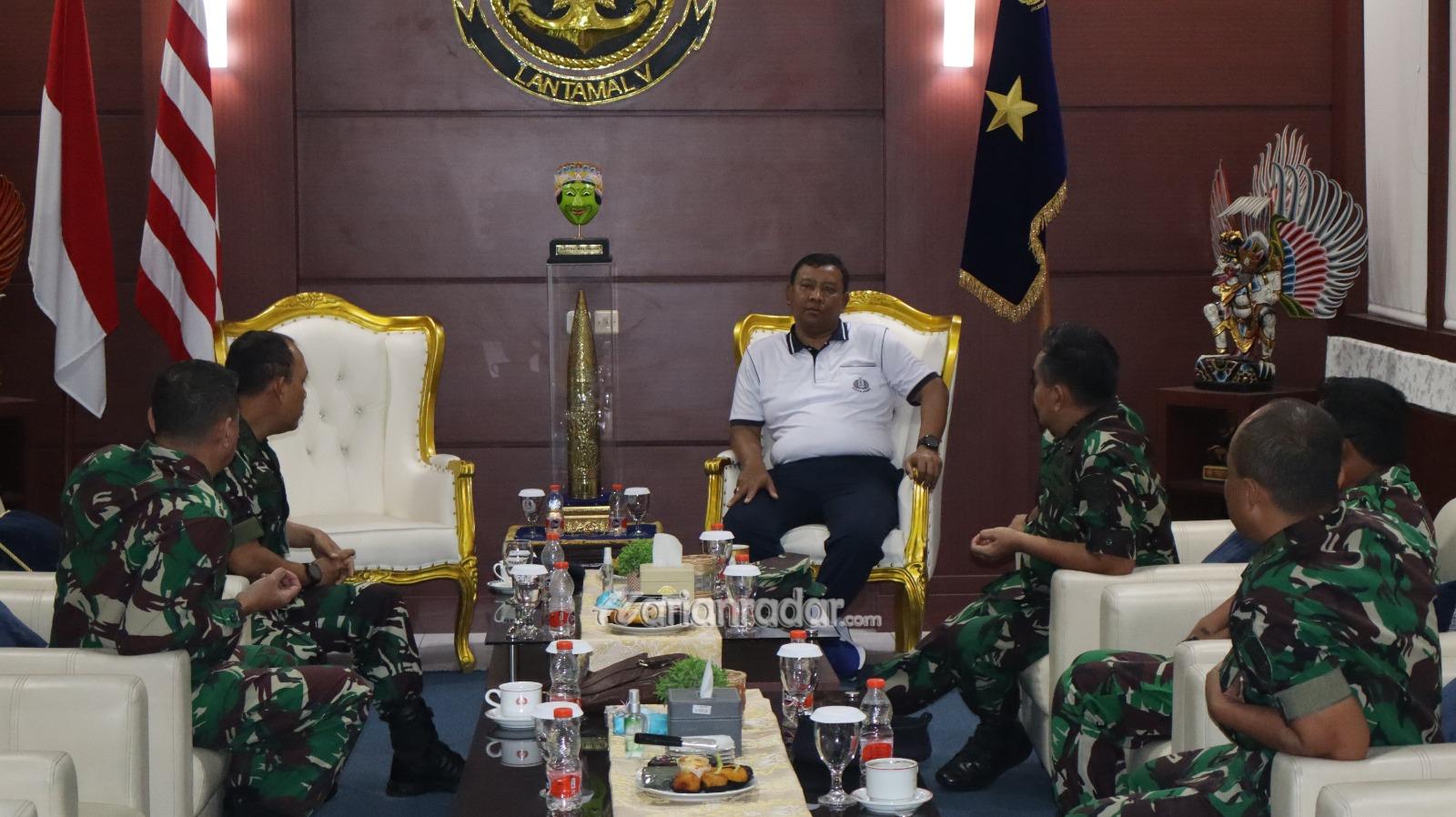Foto : Danlantamal V Laksmana Pertama TNI Eko Wahjono Terima Kunjungan Kadiskual