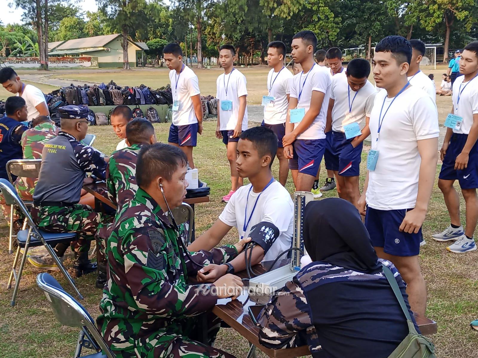 Foto : 174 Calon Siswa Bintara dan Tamtama PK Gelombang ll 2023 Sub Panda Lanal Tegal Ikuti Test Samapta