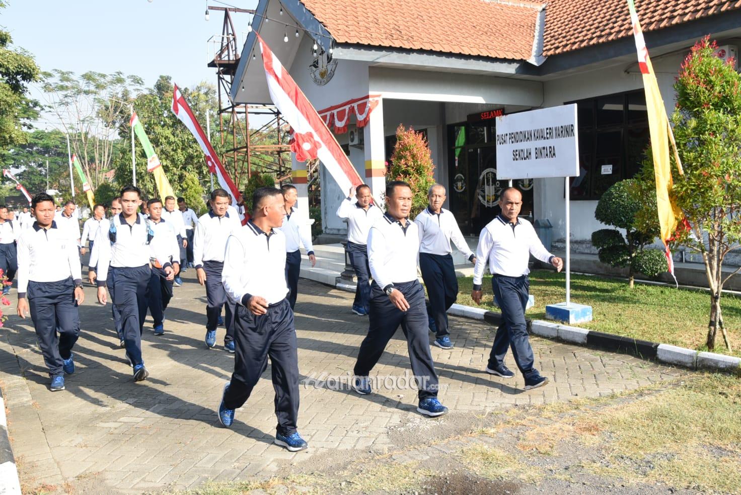 Foto : Jaga Kebugaran, Dankodiklatal Pilih Jalan Sehat Kelilingi Kawasan Kodikmar