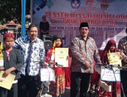 Plt Bupati Serahkan Hadiah Program Publik DAK NF BOP Musium dan Taman Budaya 2023
