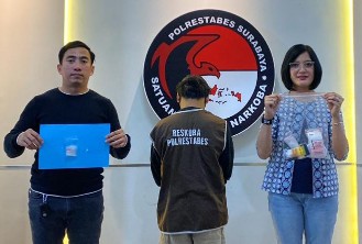 Sebelas poket narkoba jenis sabu-sabu ditemukan anggota kepolisian Satnarkoba Polrestabes Surabaya di sebuah kamar tidur pelaku pengedar barang haram berinisial, MSR (21) warga Jalan Kedung Mangu Kenjeran Kota Surabaya.