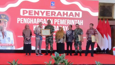 Foto : Dandim 0830/Surabaya Utara Terima Penghargaan Dari Walikota