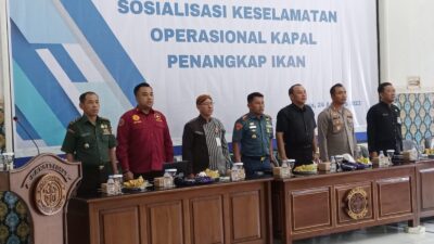 Foto : Pasca Kebakaran Kapal, Danlanal Tegal Sosialisasikan Keselamatan Operasional Kapal Ikan