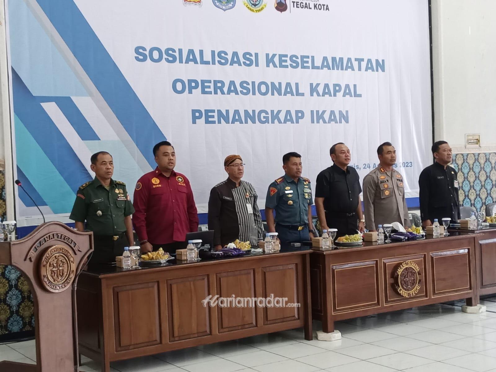 Foto : Pasca Kebakaran Kapal, Danlanal Tegal Sosialisasikan Keselamatan Operasional Kapal Ikan