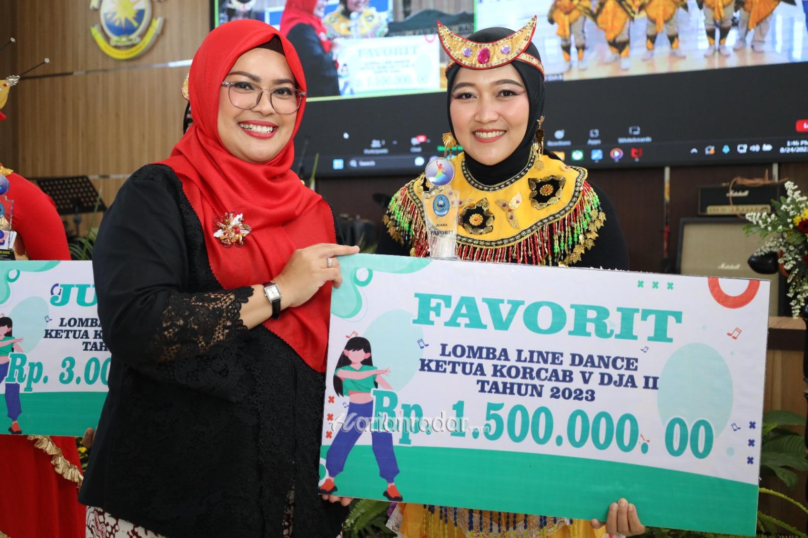 Foto : Kowal Lantamal V Sukses Raih Juara Line Dance Piala Korcab V DJA II