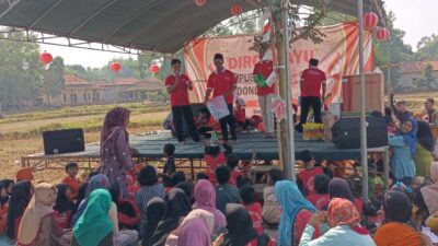 Foto : Panitia Jalan Sehat Desa Rongdurin Mengundi Doorprize