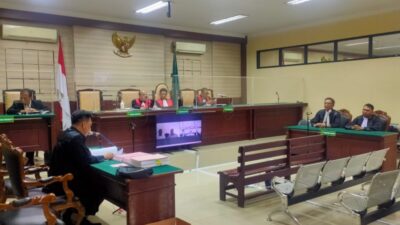 Dua terdakwa perkara korupsi pengadaan ikan beku di PT Perikanan Nusantara (Persero) dituntut hukuman penjara masing-masing 3 tahun dan 2,5 tahun.