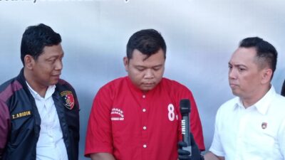 Satreskrim Polrestabes Surabaya menangkap seorang Pria berinisial UK (31) warga Jombang berdomisili Surabaya usai mencuri mobil miliknya yang telah digadaikan kepada orang lain. (Foto:samsul-harianradar.com).