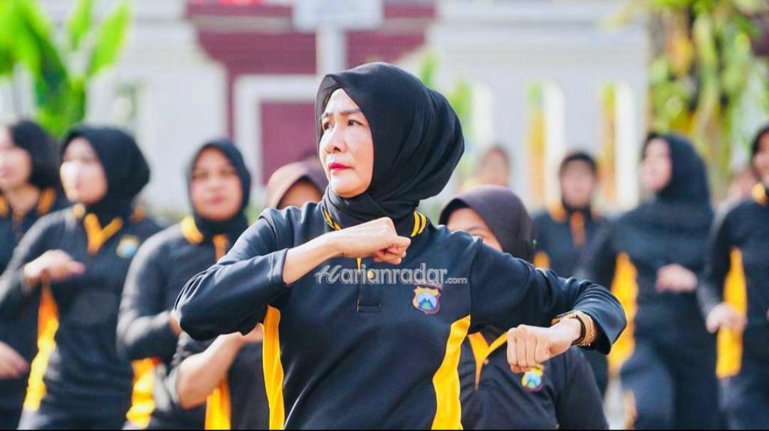 Kasubnit Perlindungan Perempuan dan Anak (PPA) Ipda Wulan, pada saat mengikuti senam Peringati Hari Jadi Polwan RI ke-75.