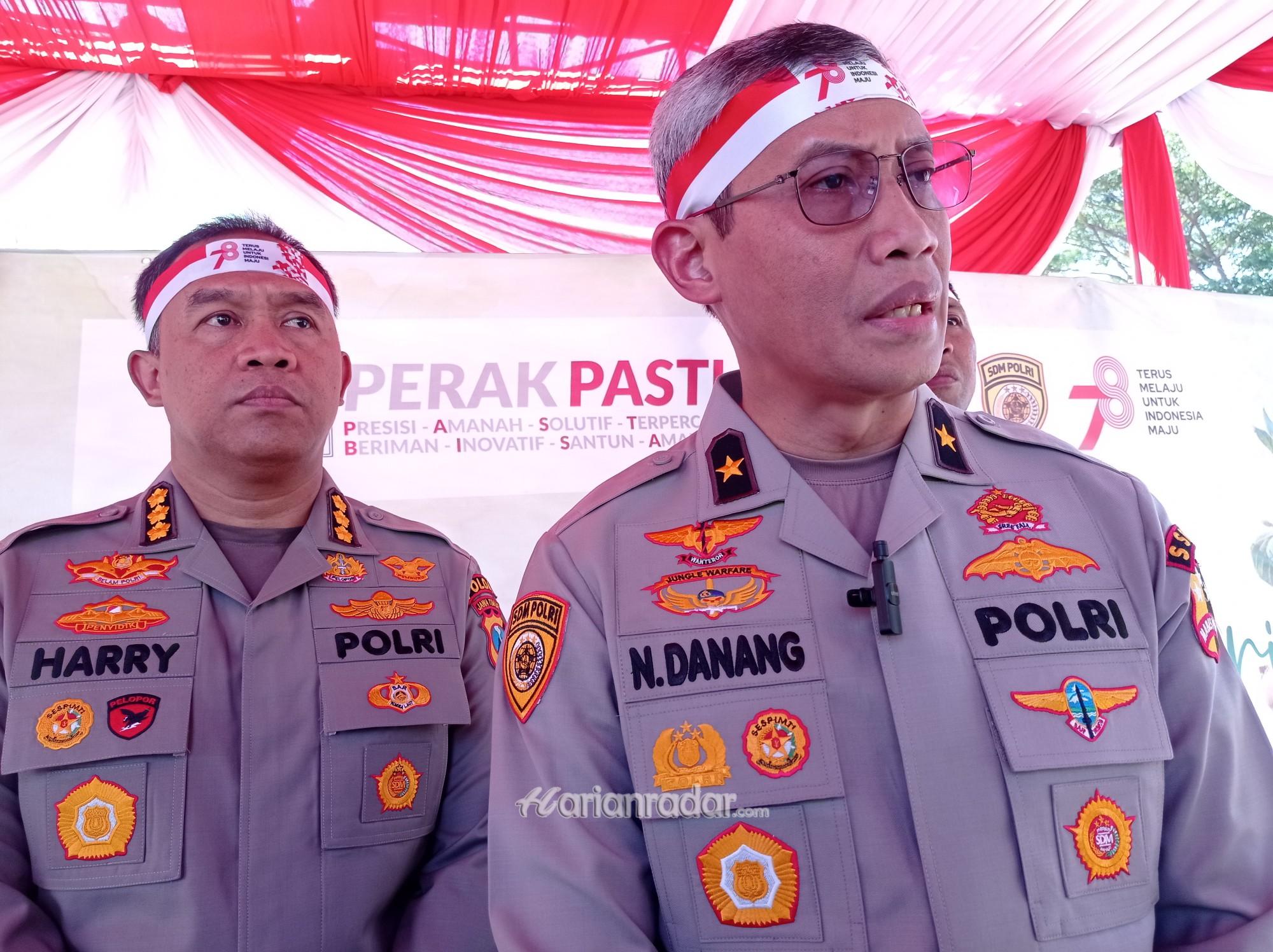 Kepala Biro Pengendalian Personel (Karo Dalpers) SSDM Polri Brigjen Nurworo Danang, saat memberikan pemaparan kepada wartawan di Kenpank Surabaya, (foto:samsul-harianradar.com)