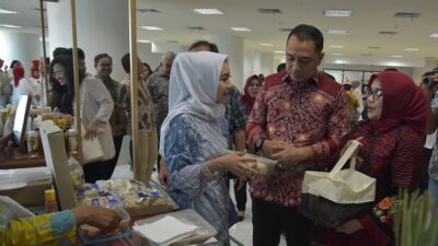 Wali Kota Surabaya Eri Cahyadi meresmikan food court yang diberi nama Theater Rasa di Airlangga Sharia & Enreoernurship Education Center (ASEEC) Tower Universitas Airlangga (Unair) Surabaya