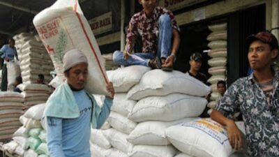 Pemerintah Kota (Pemkot) Surabaya memastikan bahwa ketersediaan bahan pokok utama, yakni beras sangat mencukupi bagi seluruh Kota Pahlawan. 