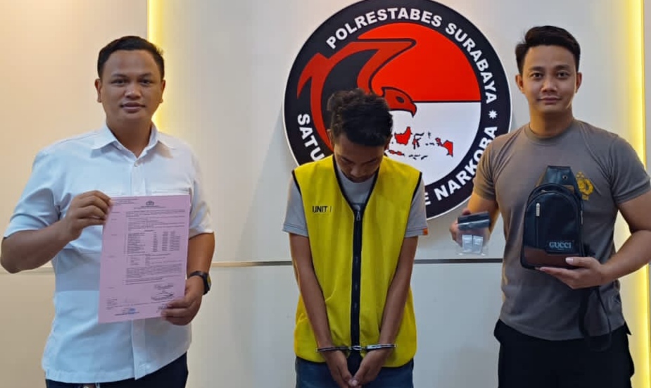 Satnarkoba Polrestabes Surabaya kembali mengamankan satu orang warga Keputih Tegal Timur Baru Kel. Keputih Kecamatan Sukolilo Surabaya,