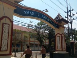 SMA Negeri 2 Bangkalan Labrak Aturan, Kepsek: Akui