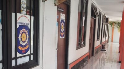 Foto : Depan Ruangan Kasi Trantib Kecamatan Bulak Surabaya