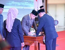Wali Kota Eri Lantik 189 Pejabat Pemkot Surabaya
