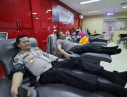 Bidhumas Polda Jatim Gelar Baksos Donor Darah di PMI Surabaya