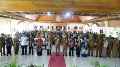 Simposium Dan Pengukuhan Guru Angkatan 10, Plt. Bupati Sidoarjo : Harapkan Peningkatan Kualitas Pendidikan Di Sidoarjo