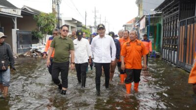 Plt. Bupati Sidoarjo Bersama Pj. Gubernur Jatim Susuri Sungai Mbah Gepuk untuk Atasi Banjir di Candi