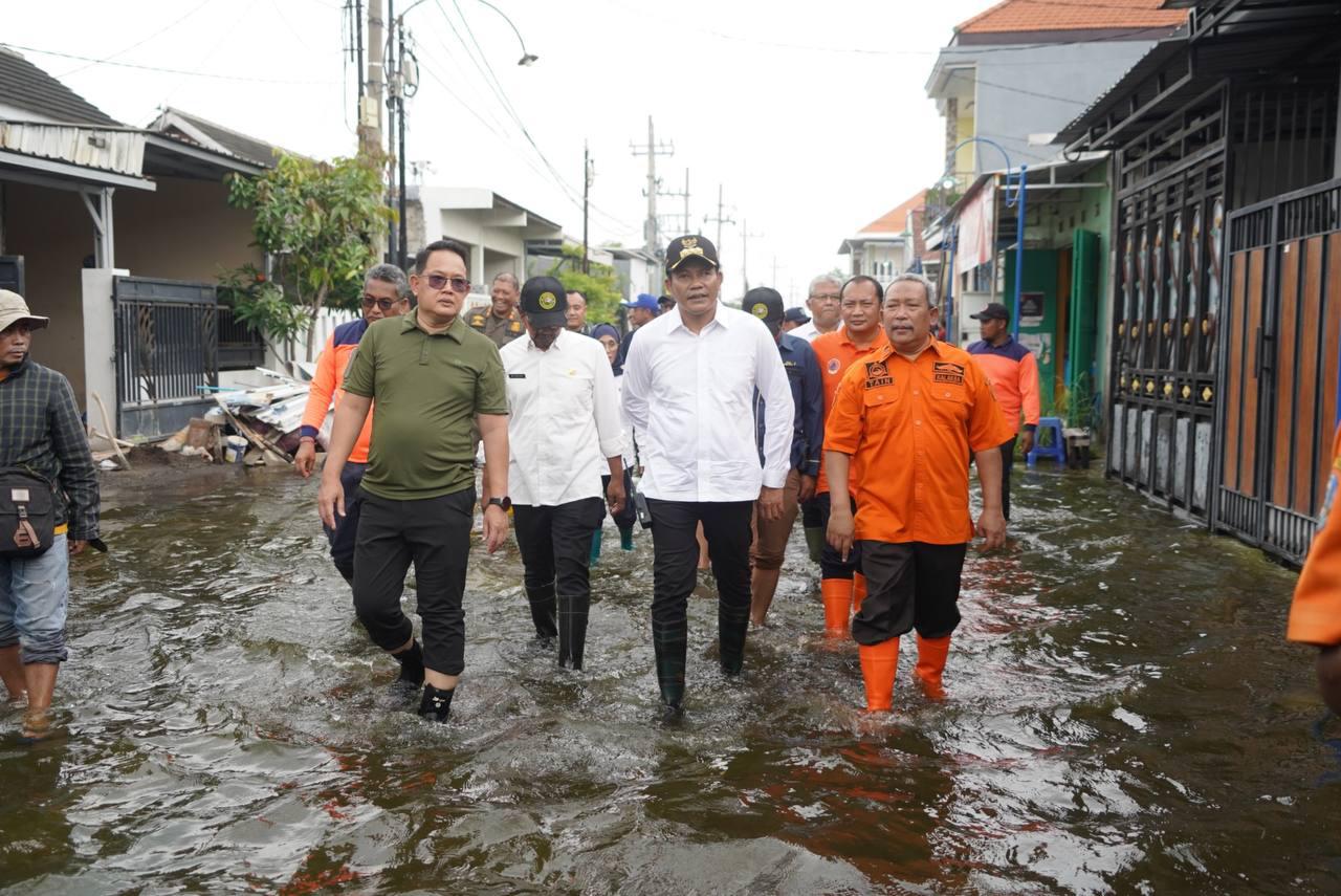 Plt. Bupati Sidoarjo Bersama Pj. Gubernur Jatim Susuri Sungai Mbah Gepuk untuk Atasi Banjir di Candi
