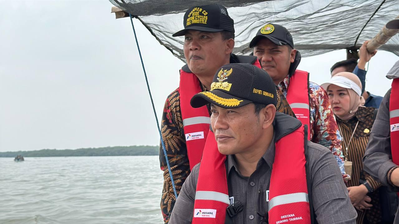 Plt. Bupati Sidoarjo H. Subandi Sidak HGB Laut di Desa Segoro Tambak, Kecamatan Sedati