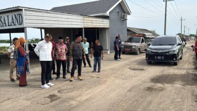 Plt Bupati Sidoarjo Sidak Jalan Rusak di Banjar Kemuning, Segera Perbaikan Bulan Ini