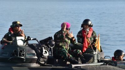 Foto : Siswa Marinir Kodikmar Kodiklatal Laksanakan Latihan Pendaratan Amfibi