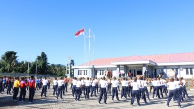 Foto : Kodiklatal Manado Gelar Olahraga Bersama Peringati Hari Ulang Tahun Ke - 1
