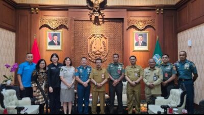 Foto : TNI – Polri dan Masyarakat Wilayah Kogartap III/Surabaya Laksanakan Audiens
