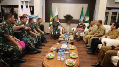 Foto : Dankodikmar Kodiklatal Laksanakan Courtessy Call kepada Kabakesbangpol Provinsi Jatim