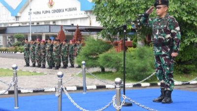 Foto : Pimpin Upacara Bendera 17-an, Dirdok Kodiklatal Sampaikan Pesan Panglima TNI