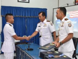 Danpusdiklek Serahkan Ijazah Pasis Dikmapa PK Angkatan 31 Pusdiklek Kodiklatal