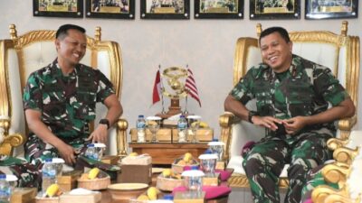 Foto : Kodiklatal Kunjungi Satuan TNI AL di Sidoarjo