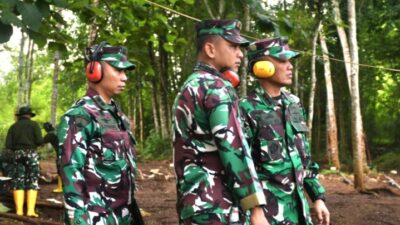 Foto : Komandan Puslatdiksarmil Bangga Dengan Semangat Siswa dan Pelatih Selama Lattek Berganda