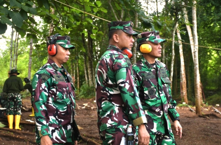 Foto : Komandan Puslatdiksarmil Bangga Dengan Semangat Siswa dan Pelatih Selama Lattek Berganda