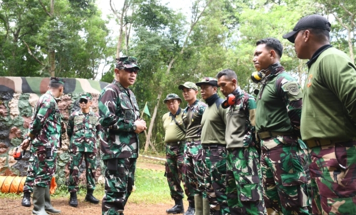 Foto : Dirdok Kodiklatal Tinjau Lanjutan Lattek Berganda Siswa Dikmata AL Angkatan 44/2