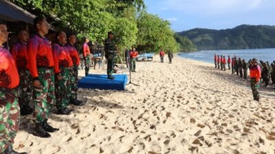 Foto : Dansatdik - 4 Kodiklatal Manado Tutup Lattek Berganda Siswa Dikmata TNI AL