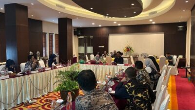 Foto: Stikosa AWS dan Pusat Kajian Komunikasi (Puskakom) Surabaya kembali menggelar Sekolah Legislatif bersama para legislator dari DPC Partai Nasdem Kab Probolinggo